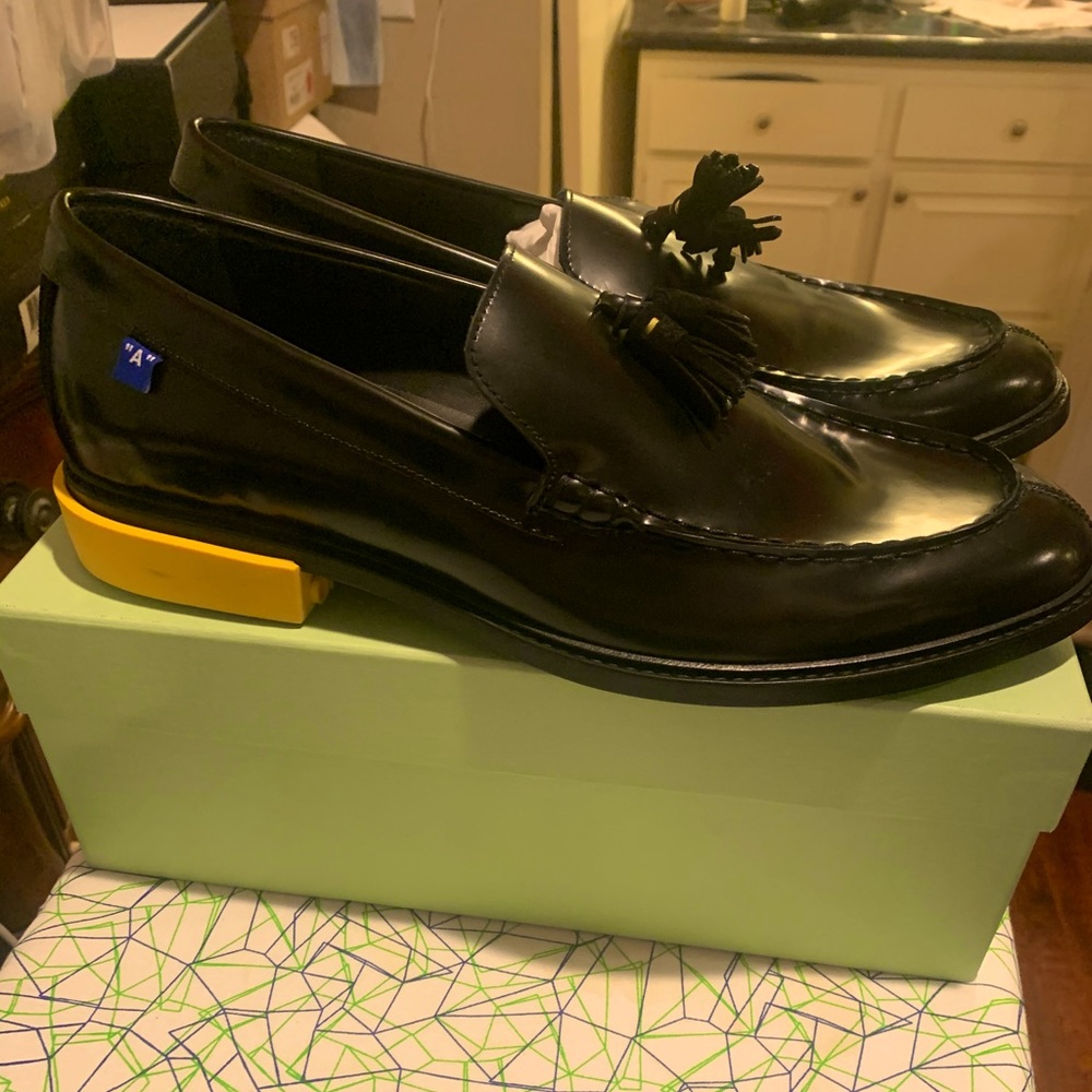 2013 Men’s Off-White Leather Loafers